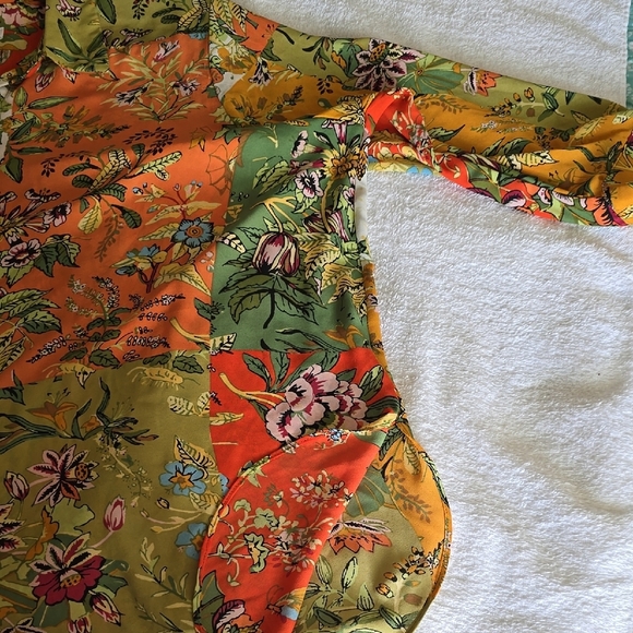 Rose & Olive Vibrant Floral Blouse - Picture 7 of 8